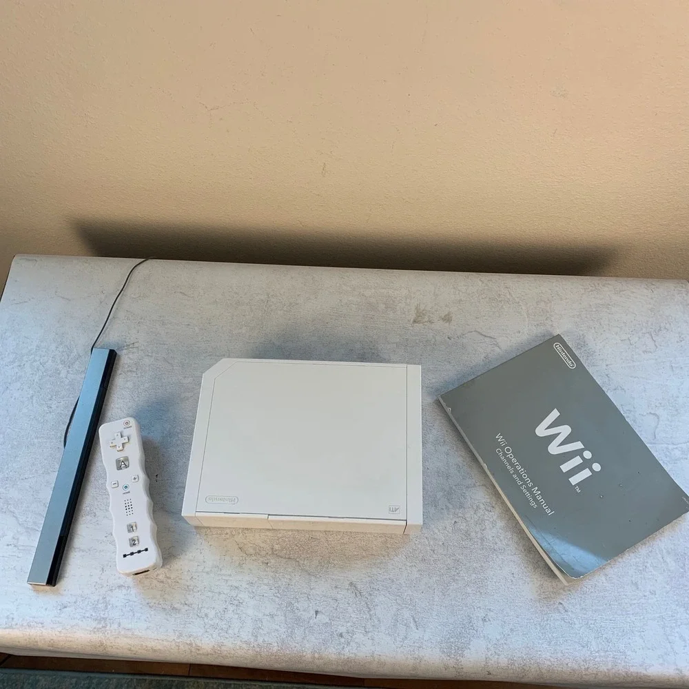 Nintendo Wii RVL-001 Console Bundle Remote Sensor Bar Untested No Power Cord
